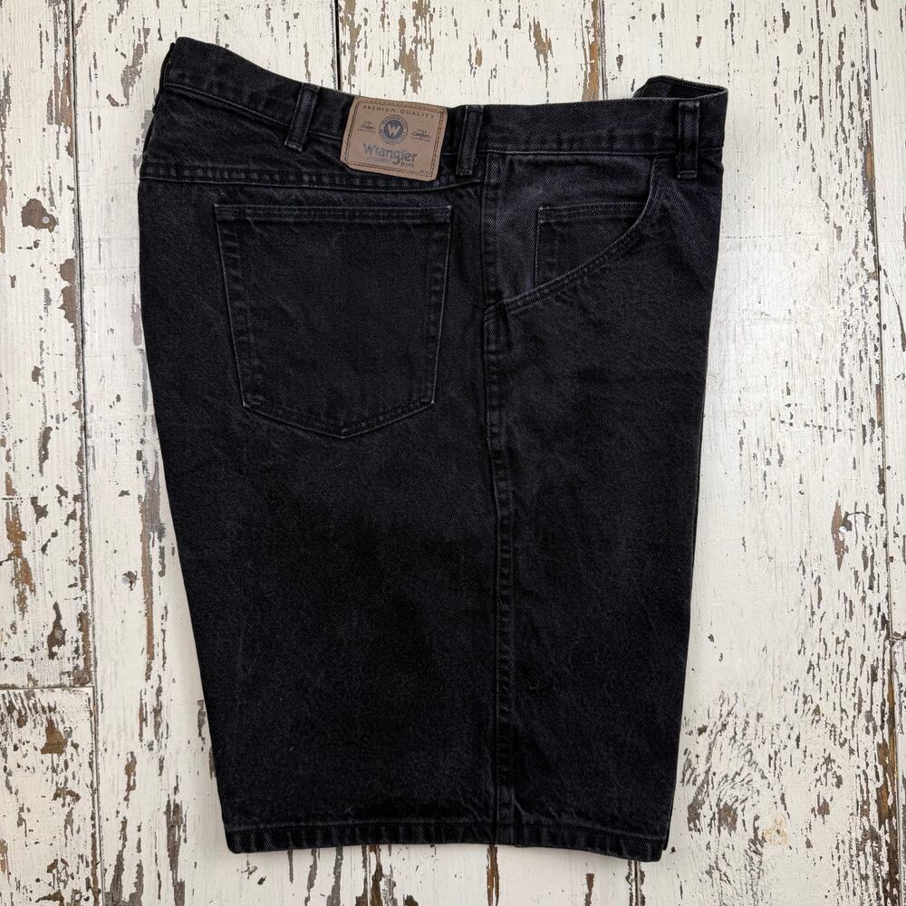 Wrangler Black Denim shorts men’s 40, five pocket style Excellent Condition!